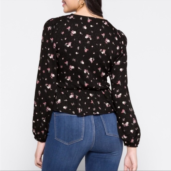 Daisy and Delilah Kristen Ruched Top Size L - Picture 2 of 7